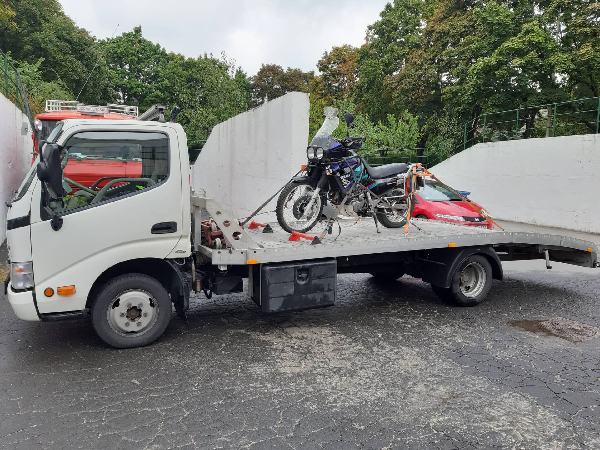motor-mentes-szallitas lerobbant-auto-mentese Non-Stop SOS 0-24 Autómentő Budapest Pest Megye Furgonmentés 0-24h Bikázás Autósegély